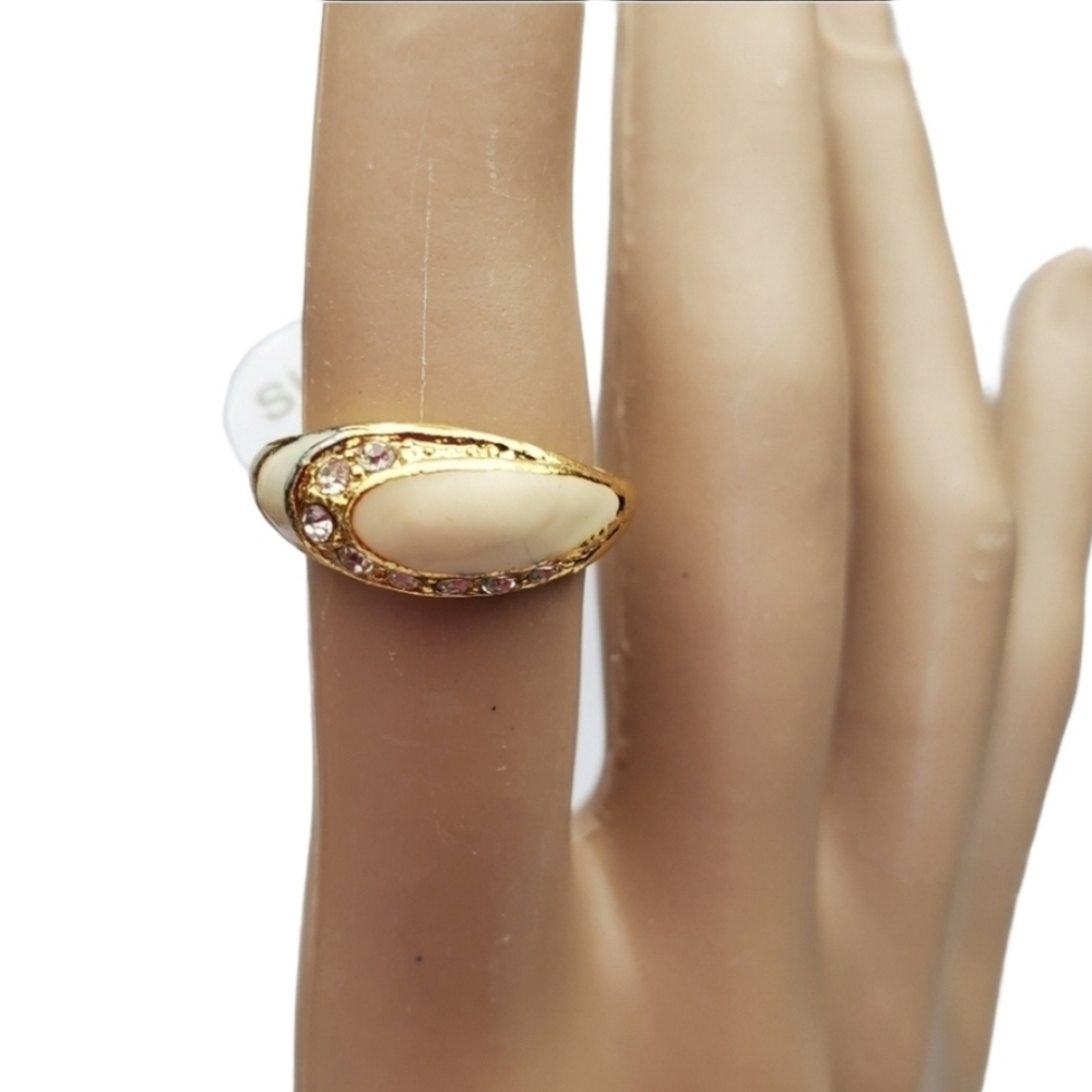 Vintage style fashion ring gold  plated cream enamel cocktail ring size 6 *